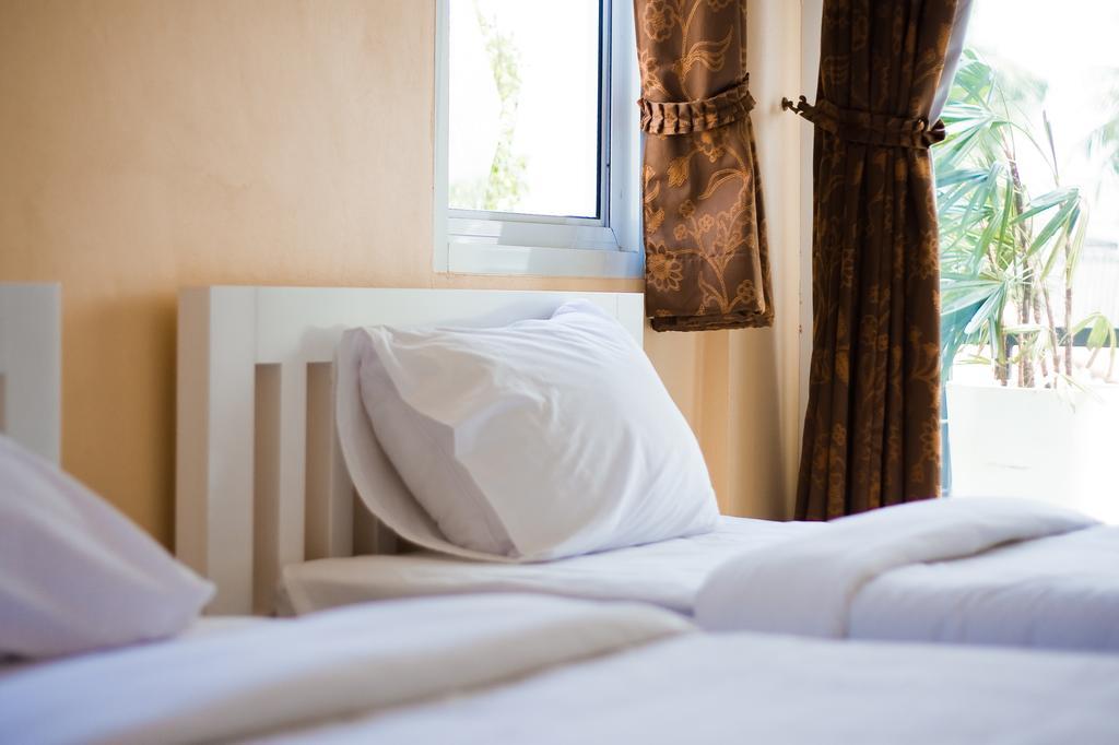 Boonsiri Boutique Hotel Sisaket Esterno foto